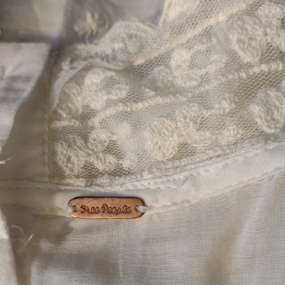Elegant White Lace Blouse - Picture 10 of 12